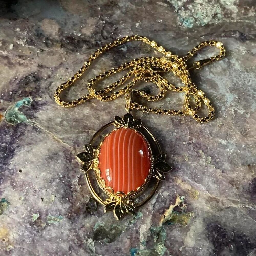 Banded Carnelian pendant necklace